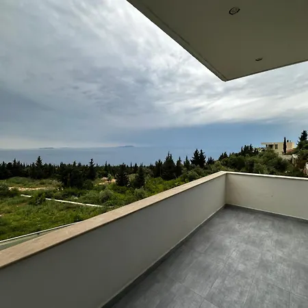 Suzi's Dhermi