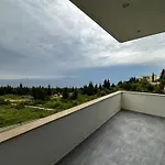 Suzi's Dhermi